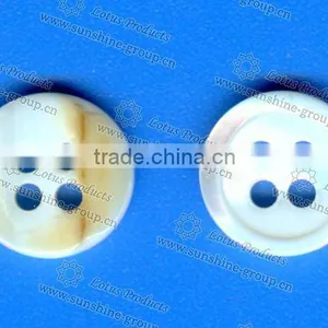 4-Hole Peral Shell Button thumbnail-1