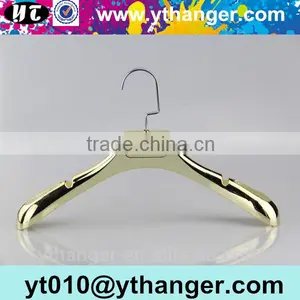 YY0483 Unique Antique Pattern Plastic Coat Hanger for Clothes Supplier's Choice thumbnail-5