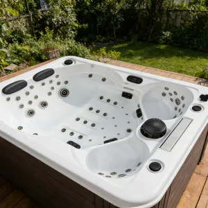 BelgiumWhirlpooltubMulti-stagefiltrationensurescleaner,morehygienicwater. thumbnail-1