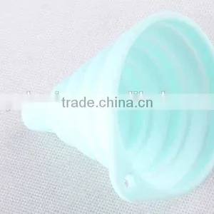 Hanging Cooking Tool Folding Circular Silicone Funnel thumbnail-3
