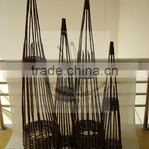 Willow Obelisk thumbnail-1
