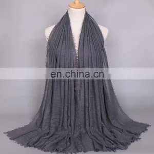 Wholesale Newest Pleated Breathable Solid Color Hijab Scarf Shawl thumbnail-2