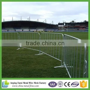 Interlocking Strong Metal Temporary Road Safety Barriers thumbnail-1