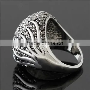 Fashion Retro Black Crystal 18k White Gold Ring thumbnail-5