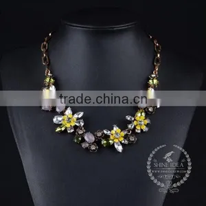 High Quality Vintage Rhinestone Flower Chunky Statement Necklace Tin Alloy Fashion Women Pendant Necklace 6390133 thumbnail-2