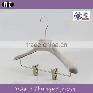 HA6964 Durable Clothes Hanger Plastic Suit Hanger With Clips thumbnail-4