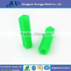 High Quatity Green Nylon Wall Plug Screw thumbnail-1