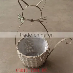 Willow Flowerpot With Iron Cat thumbnail-1
