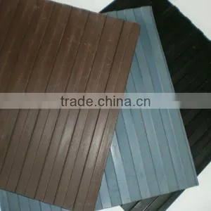 Wide Ribbed Rubber Mat thumbnail-1