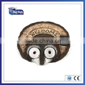 Solar Powered Polyresin Animal Barn Grandapa Owl Shaped House Light thumbnail-1