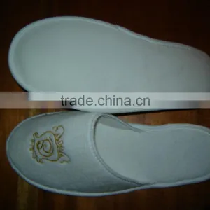 Slipper Factory Disposable Hotel Slipper With Embroideried Logo thumbnail-1