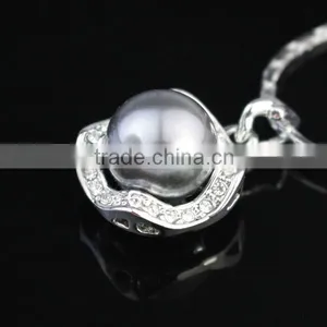 White Gold Austrian Crystal Imitation Pearl Necklace thumbnail-3