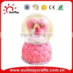 Snow Globe of Polyresin Craft thumbnail-1
