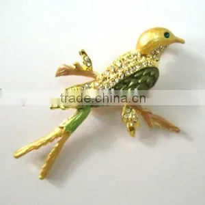 Fashion Costume Brooch thumbnail-1