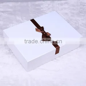 Upscale White Large Rectangular Gift Box thumbnail-1