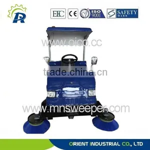 Germany Technology Imported Battery Use Riding Road Sweeper With Power Supply 36V thumbnail-6