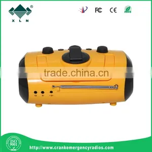 Dynamo Hand Crank Flashlight Radio With Phone Charge thumbnail-4