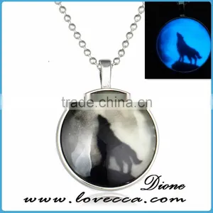 Hot Selling Stock Creative Glow in the Dark Round Pendant Luminous Necklace thumbnail-3