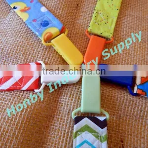 Assorted Colored Plastic Pacifier Clip thumbnail-2