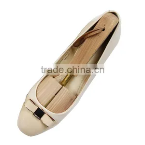 Adjustable Type Wooden Material Cedar Wood With Good Scent Single Tube Shoe Tree With String in the End thumbnail-3