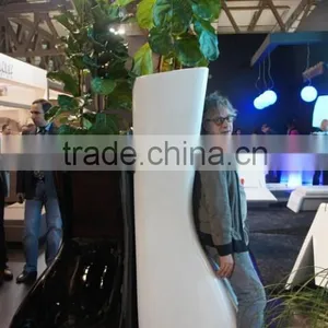 Modern Fiberglass Planter thumbnail-1
