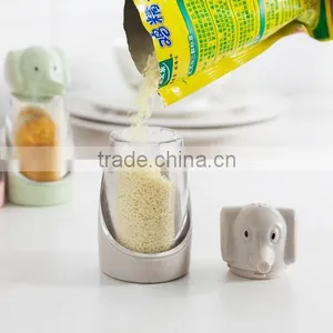 New Products 2017 Elephant Shaped Plastic Spice Bottles Wholesale Seasoning Box thumbnail-3