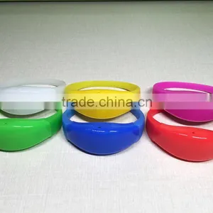 2016 Hot Promotional Custom LED Silicone Bracelet thumbnail-1