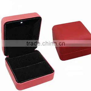 Simple Surface MDF Jewelry Box Packaging thumbnail-1