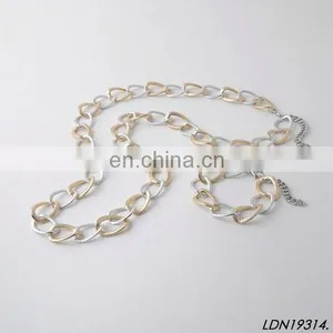 Chunky Link Chain Necklace thumbnail-6