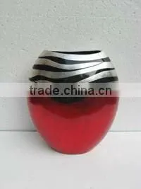 Lacquer Vase thumbnail-1
