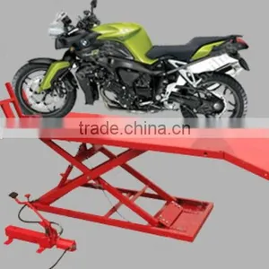 200KG Pneumatic Motorcycle Lifting Table thumbnail-1
