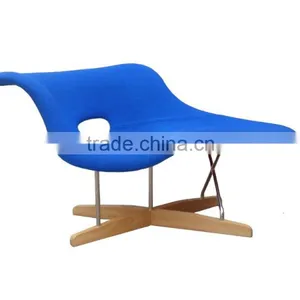 Comfortable Contemporary Lounge Chair thumbnail-5