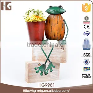 Lovely Frog Flowerpot Metal Garden Art thumbnail-6