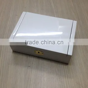 New Small White Cigarette Box/Case thumbnail-1