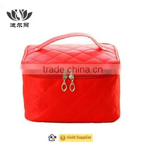 Bulk Round Red Cosmetic Bag Wholesale thumbnail-2