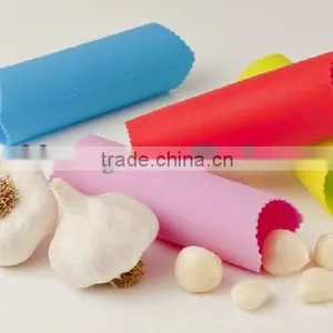 Various Color Easy Kitchen Tool Magic Silicone Garlic Peeler thumbnail-2