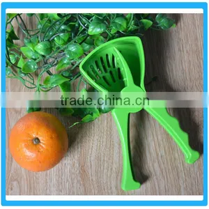 Manually Pressing Plastic Lemon Squeezer thumbnail-1