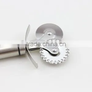 Sharp Blade Double Wheel Novelty Slicing Pizza Cutter thumbnail-5