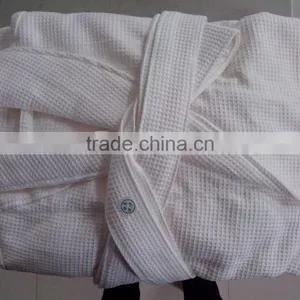 100% Cotton White Waffle Bathrobe for Hotel thumbnail-1