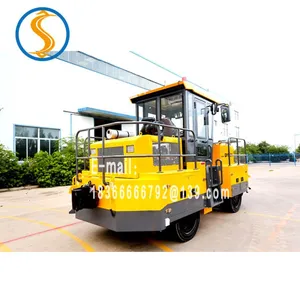 Internal Combustion Freight Truck With More Than 1000 Tons of Track Tractor thumbnail-3