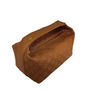 Large Capacity Travel Toiletry Bag With Top Handle thumbnail-4