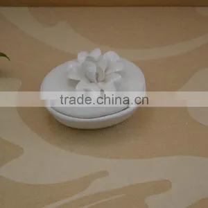 Hand Made White Porcelain Trinket Box With Flower Shape Design thumbnail-3
