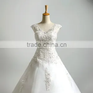 2016 Pearls Beaded Long Sleeve Lace Ball Gown Wedding Dresses thumbnail-3