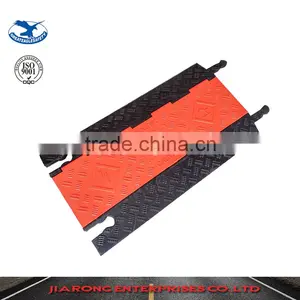 Lower Factoty Price 915*550*53mm Soft Flexible Heavy Duty 5 Channels Rubber Cable Cover Protection thumbnail-1