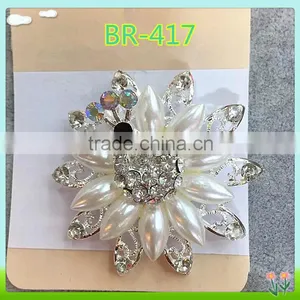 Cheap Pearl Bulk Brooches for Clothing Decoration thumbnail-1