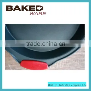 Checkerboard Cake Pan Baking Pan With Silicone Handle thumbnail-4