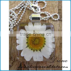 Low MOQ Resin Real Flower Necklace Herbarium Pendant thumbnail-3
