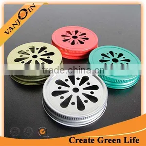 Decorate Daisy Lid With Straw Hole thumbnail-2