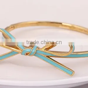China Wholesale Bowknot Style High Quality Glow Bracelet thumbnail-3