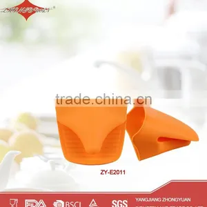 High Quality Food Grade Silicone Household Oven Glove thumbnail-1